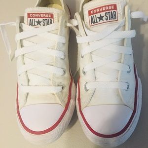 Converse kids shoes size 2.5. White color.